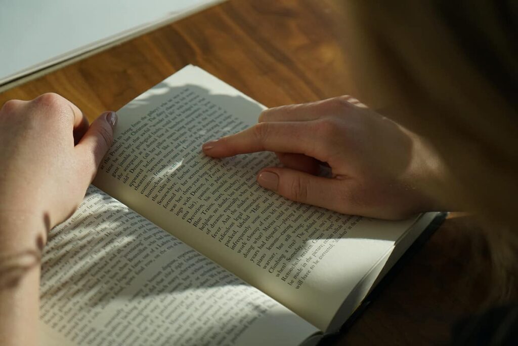 women reading a book